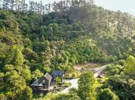 Matakana Retreat - Luxury Off Grid Lodge in Nature