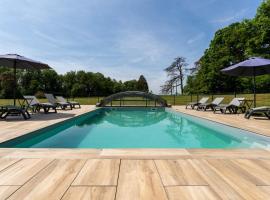Gite Arbois 2 pièces Piscine Chauffée, hotel in La Châtelaine