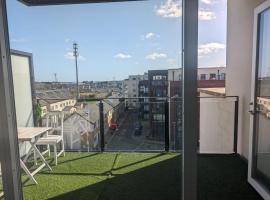 Entire Penthouse 30 mins to city center via luas, apartment in Dublin