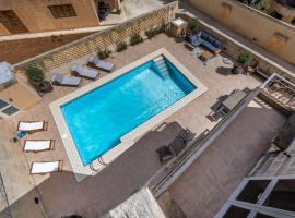 Tranquil Mansion - 3 Bed, Pool, BBQ & Gaming Room, cabaña o casa de campo en Is-Swieqi