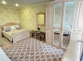 1-комнатные апартаменты на улице Естая, дом 89 напротив ТД Артур, cheap hotel in Pavlodar