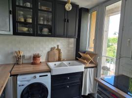 Beautiful apartment near Olympic Village, apartmán v destinaci LʼÎle-Saint-Denis