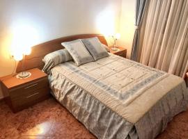 3 bedrooms house with furnished terrace at Madrigal de las Altas Torres: Madrigal de las Altas Torres'te bir evcil hayvan dostu otel