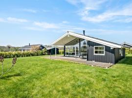 Stunning Home In Frørup With Kitchen، فندق في Frørup