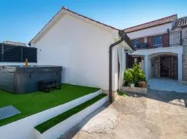 Lovely Home In Slivnica With Wifi