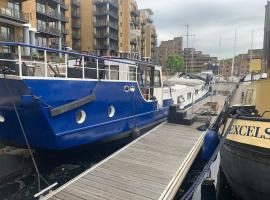 Historic Dutch Barge, Idyllic location, barco em Londres