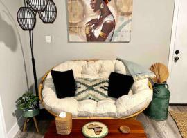 Boho Bungalow near TU/DT/Cherry St/Expo Center, hotel en Tulsa