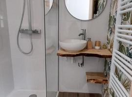 Chambres d'hôtes Un Eté Sans Fin à 50 m de la plage à Canet plage, beach hotel in Canet-en-Roussillon