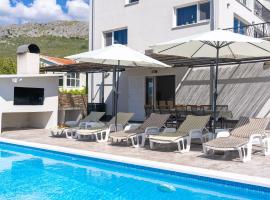 Modern apartment with private pool near Split, holiday home in Podstrana