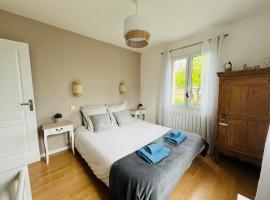 Le 4 Maison de charme proche de la plage wifi, beach rental in Barneville-Carteret