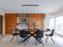 Huswell - Apartment with lake view & common indoor pool, hotel in Knokke-Heist