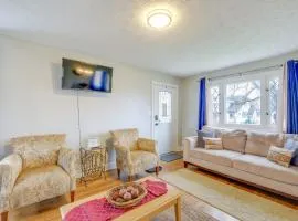 Inviting Vacation Home 2 Mi to Mill Creek Falls!