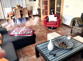 4 bedrooms house with furnished terrace at Quintanilla del Agua，Quintanilla del Agua的度假屋