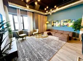 Spacious 5BR Luxury Suite Perfect for Group Sleeps 12 Near McCormick Place, Grant Park and Soldier Field