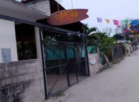 Chentes Place, pousada em Barra de la Cruz