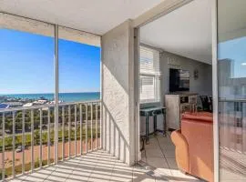 Penthouse Views - Steps From the Shore 2001