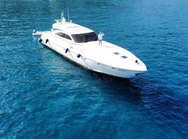 Yacht Rizzardi 23 metri 4 cabine, hotel in Marina di Portisco