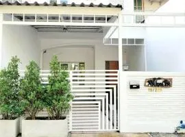 Bann Sawasdee Donmueng- Saimai หลังใหญ่ ฟรี wifi