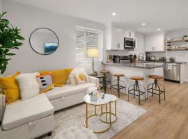 Brand New Designer's Modern 1BR Home 1min to I-5, apartment in Lynnwood