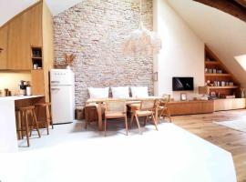 Le Toit des Hospices : HyperCentre/Vue/Clim, hotel with hot tubs in Beaune