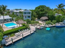 Isla Key Lime - Island Paradise, Waterfront Pool, Prime Location: Islamorada şehrinde bir kulübe