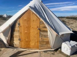 New Yurt City, viešbutis mieste Lake Los Angeles