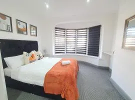 Only Family Groups - Pets Stay for Free - Sleeps 8 - Sofabed