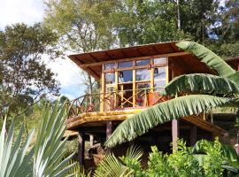 BAUMHAUS Cabañas rusticas con jacuzzi privado, maison de vacances à San Francisco