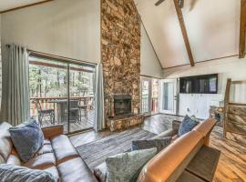 Ruidoso Family Cabin, Short Walk to Downtown!, khách sạn ở Ruidoso