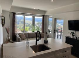 Black Mountain Amazing Home on Golf Course, holiday rental in Kelowna