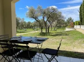 Appartement Climatisé Terrasse et Piscine Le Baptistou