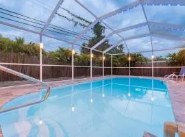 PRIVATE HEATED SALTWATER POOL AND HOT TUB 3 BEDROOM HOME in PARADISE