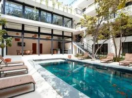 Amazing and central new condo 2 bedroom La Veleta