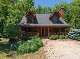 Our Get Aweigh - Cabin Retreat - private hot tub - community pool - Goshorn Lake Access