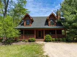 Big Bear Cabin - Cabin Getaway - Private hot tub - Community Pool!