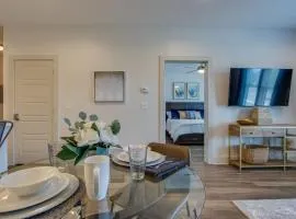New East Nash - King Bed Short Drive to Dwntwn
