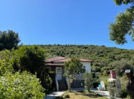 Villa Alexandros, cabaña o casa de campo en Ammoulianí