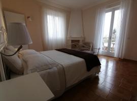 DIMORA BIANCA ROOMS, hotel v destinaci Pezze di Greco
