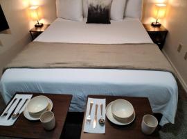 069A The Grand Canyon Getaway Suite with Kitchenette Sleeps 4, hotel in Valle