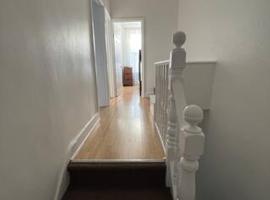 3 Room Apartment in London, hotel in Forest Hill