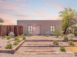 Cute & Cozy 2BR 1BA Adobe w Firepit Near UA & UMC, Low Summer Rates!