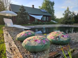 LubięNic przytulny dom z basenem, pet-friendly hotel in Mełgiew