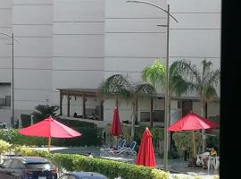 شالية غرفة ورسيبشن وحمام ومطبخ عمارة 4 الدور الأول: Port Said şehrinde bir otel