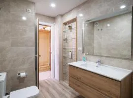 "Suite" Habitacion extra Large con baño privado en Benalmadena