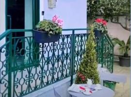 La Casa del Bosco - Unique two floors House with garden, Hotel in Neapel