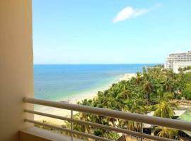 Hermoso apartamento con vista al mar y acceso directo a la playa, hotel en Porlamar