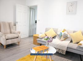 The Knutton House - By Parydise Properties - Perfect for Leisure or Business Stays- Sleeps up to 7 - Stoke on Trent, departamento en Newcastle-under-Lyme