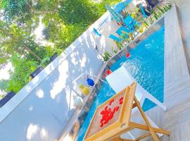 Casa privada 4 habitaciones aires, piscina billar agua caliente 3 minutos de la playa, sumarhús í Río San Juan