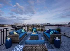 NEW and luxurious home by downtown Nashville with rooftop deck!