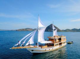 DAV Travels, barco em Labuan Bajo